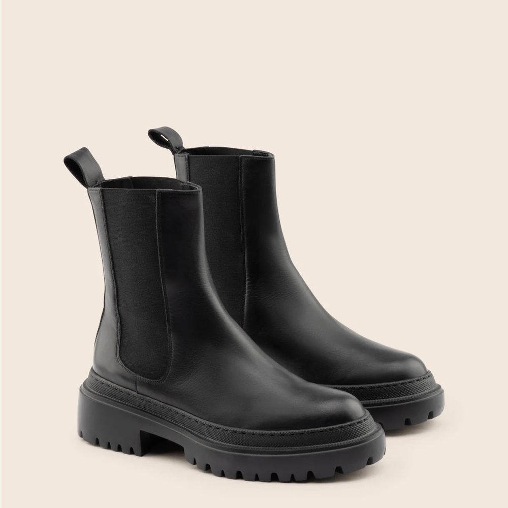 Corticella Black Leather Boots
Chelsea Boot/ new in a box/ better then Ganni